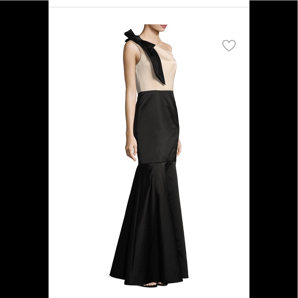 Women’s size 6 one shoulder bow mermaid gown